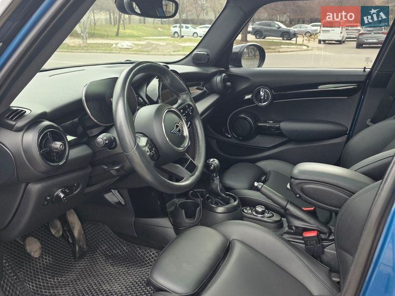 Хетчбек MINI Cooper 2023 в Южноукраїнську