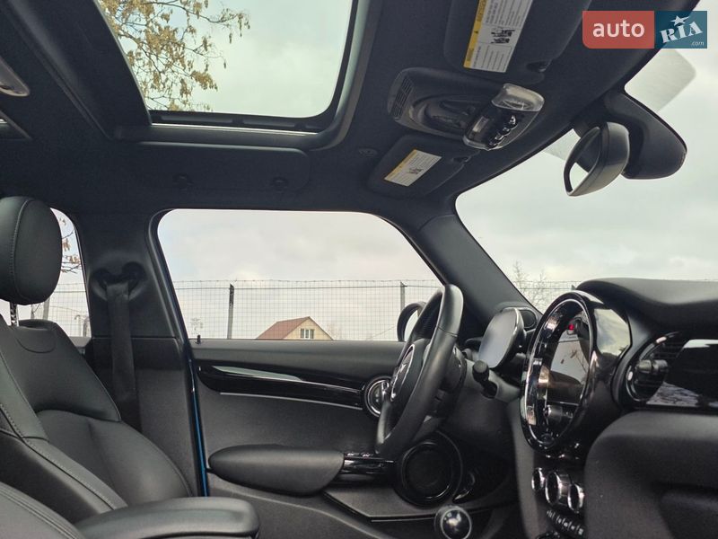 Хетчбек MINI Cooper 2023 в Южноукраїнську