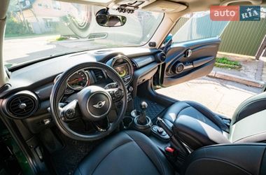 Хэтчбек MINI Cooper 2015 в Черновцах