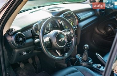 Хэтчбек MINI Cooper 2015 в Черновцах