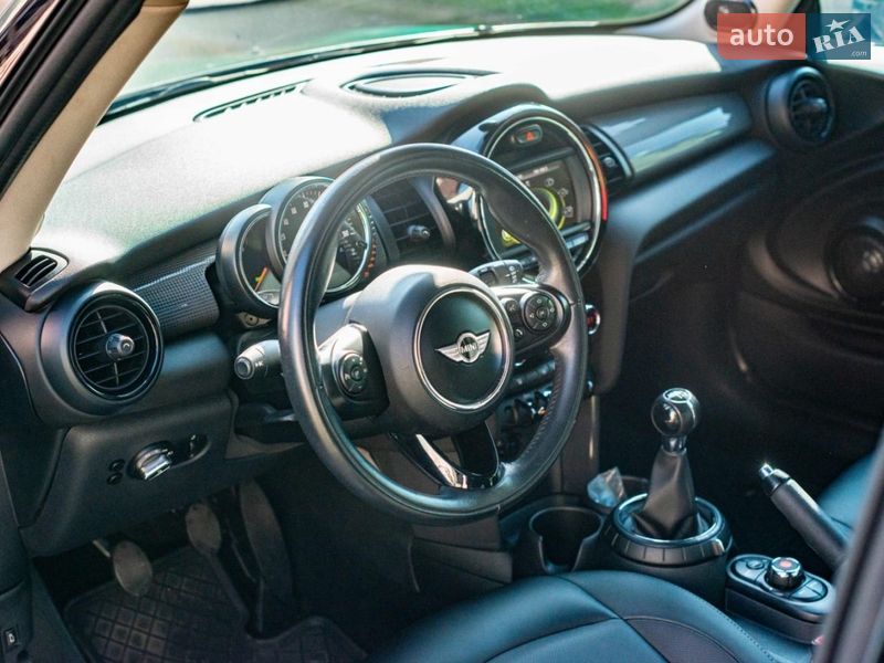 Хэтчбек MINI Cooper 2015 в Черновцах
