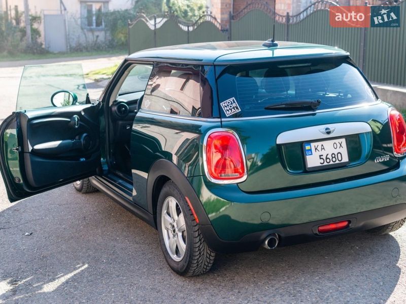 Хэтчбек MINI Cooper 2015 в Черновцах