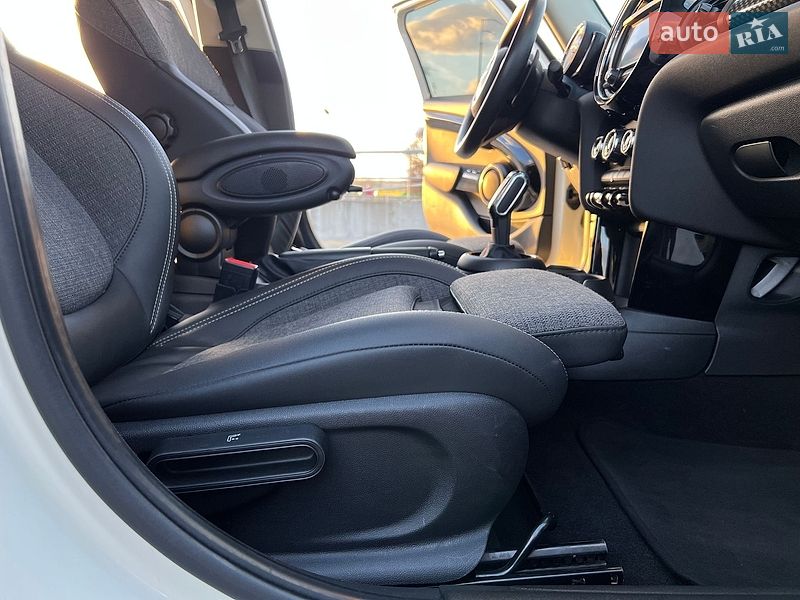 Хэтчбек MINI Cooper 2019 в Киеве