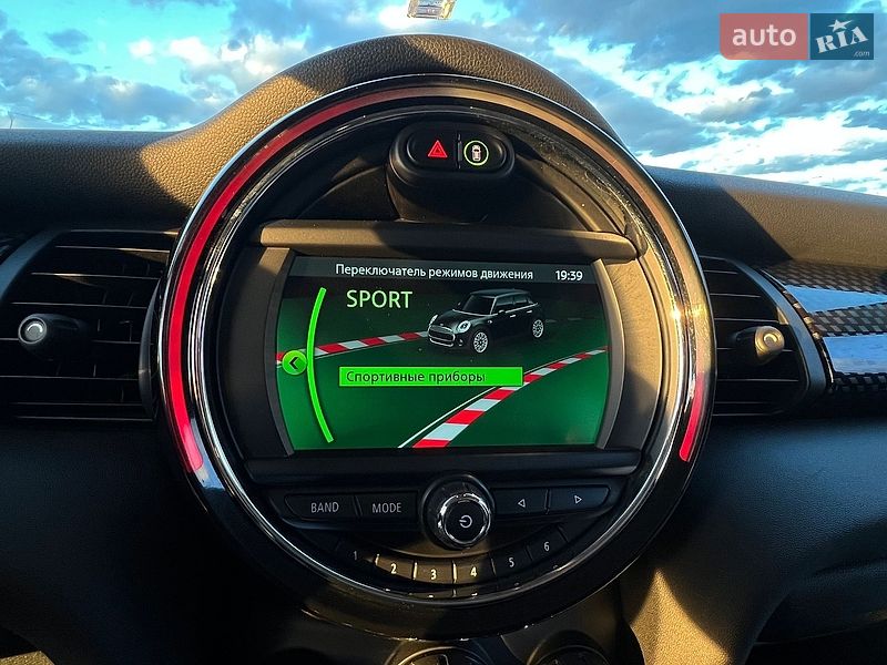 Хэтчбек MINI Cooper 2019 в Киеве
