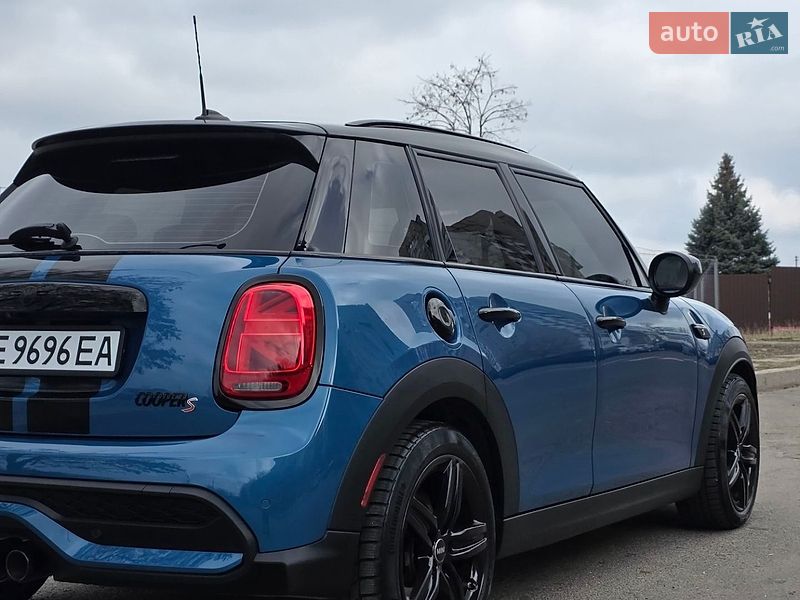 Хетчбек MINI Cooper 2023 в Южноукраїнську
