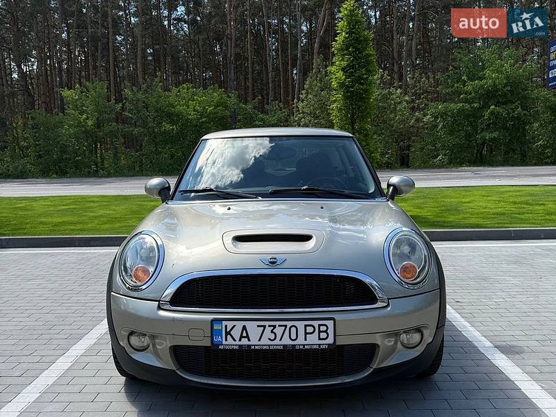 Хэтчбек MINI Cooper 2010 в Ирпене