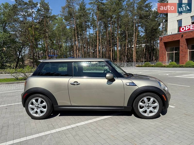 Хэтчбек MINI Cooper 2010 в Ирпене