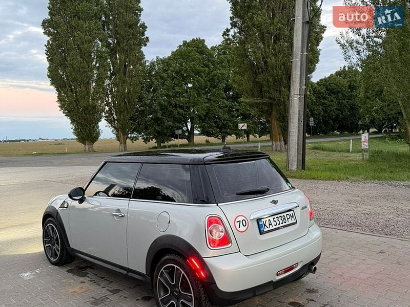 Хэтчбек MINI Cooper 2011 в Киеве