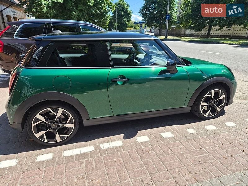 Хэтчбек MINI Cooper 2024 в Киеве