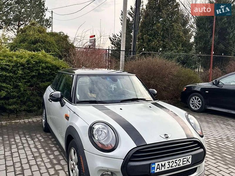 Хетчбек MINI Cooper 2016 в Городку