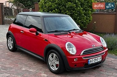 Хэтчбек MINI Cooper 2004 в Ужгороде