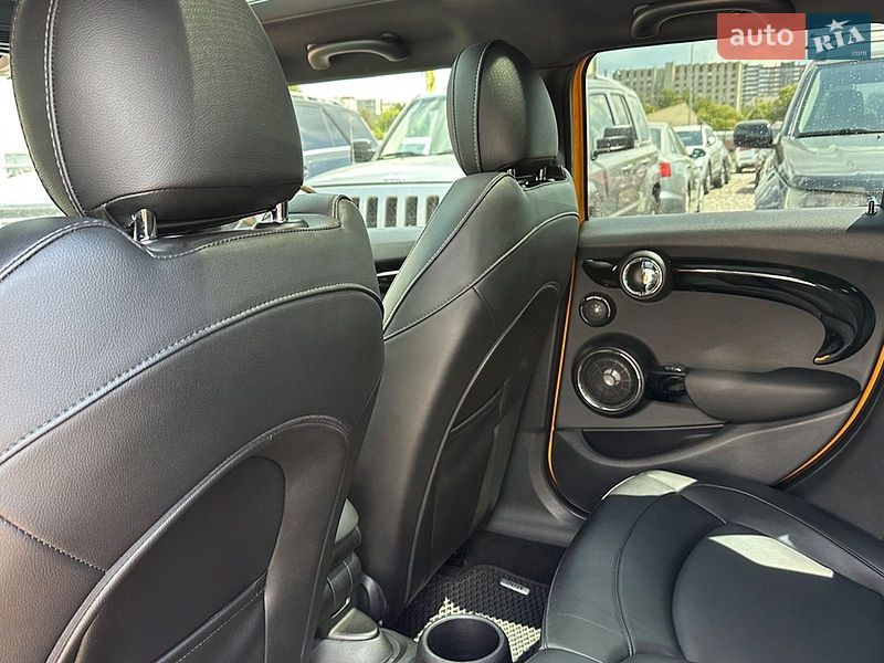 Хэтчбек MINI Cooper 2016 в Львове