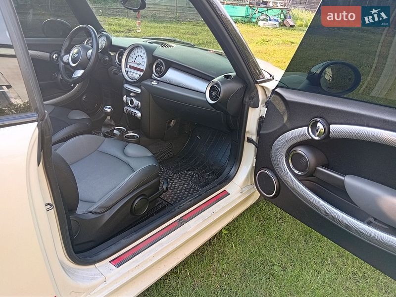 Хэтчбек MINI Cooper 2010 в Броварах