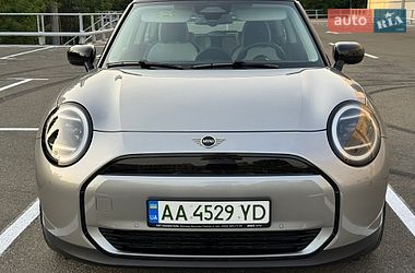 Хэтчбек MINI Cooper 2024 в Киеве