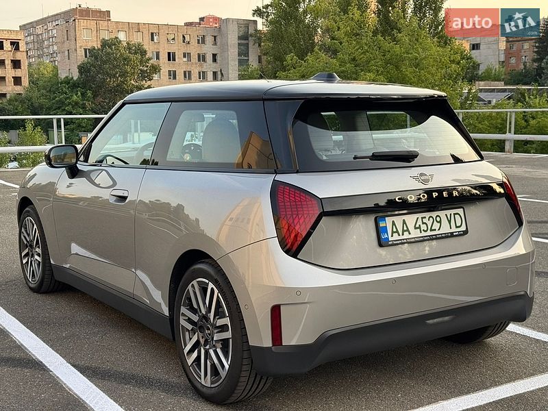 Хэтчбек MINI Cooper 2024 в Киеве