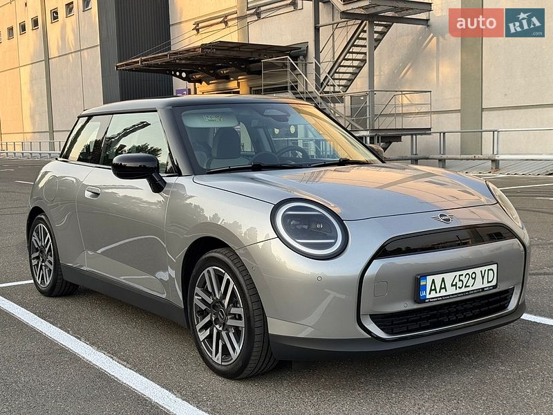 Хэтчбек MINI Cooper 2024 в Киеве