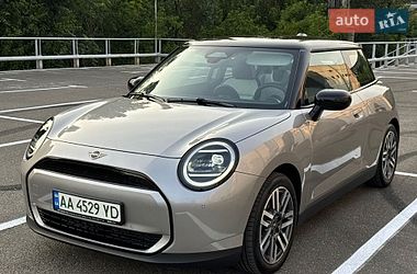 Хэтчбек MINI Cooper 2024 в Киеве