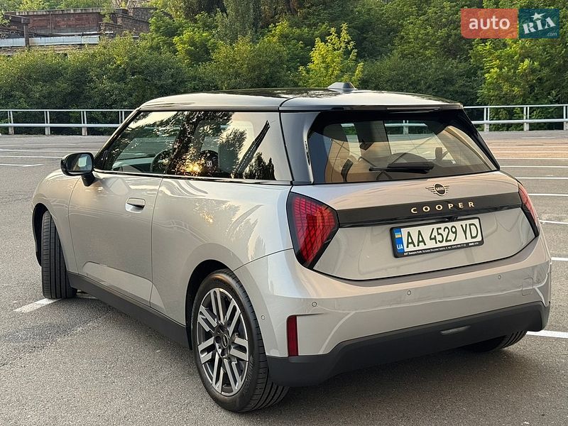 Хэтчбек MINI Cooper 2024 в Киеве