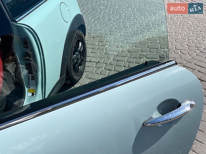 Хэтчбек MINI Cooper 2011 в Львове