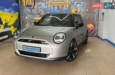 Хэтчбек MINI Cooper 2024 в Львове