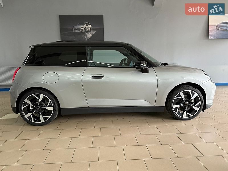 Хэтчбек MINI Cooper 2024 в Львове