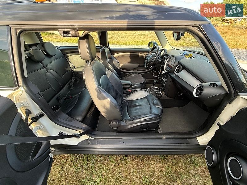 Хэтчбек MINI Cooper 2011 в Житомире