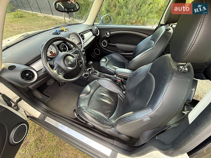 Хэтчбек MINI Cooper 2011 в Житомире