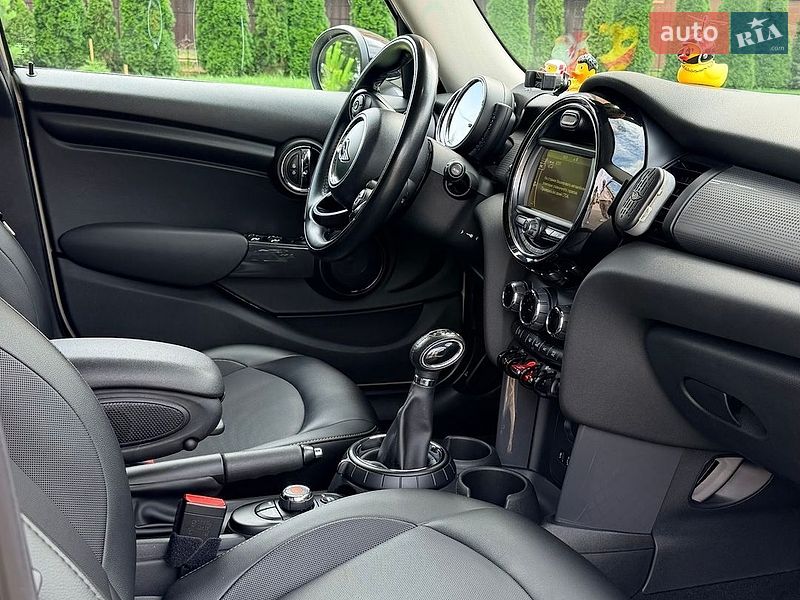 Хэтчбек MINI Cooper 2015 в Хмельницком