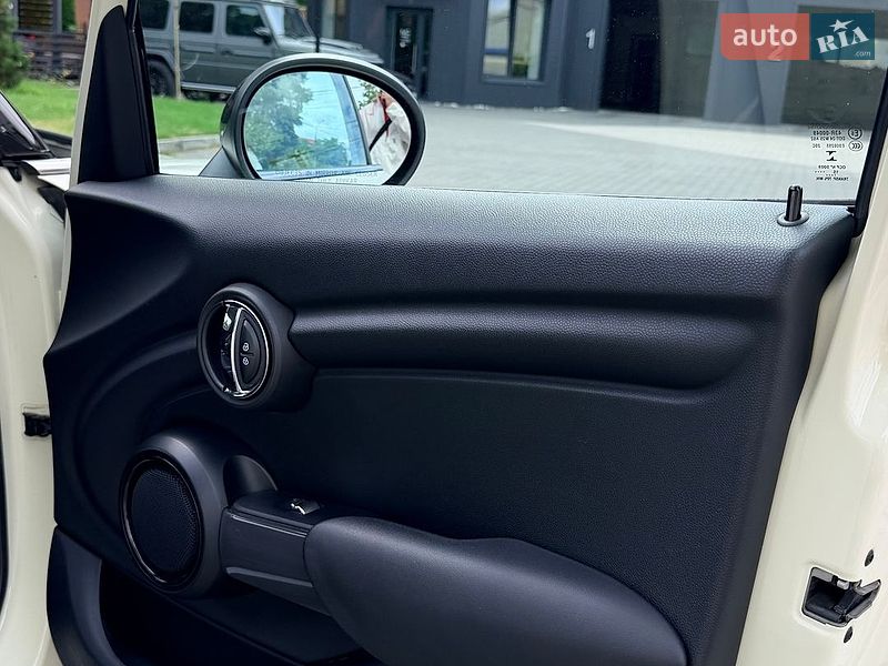 Хэтчбек MINI Cooper 2015 в Хмельницком