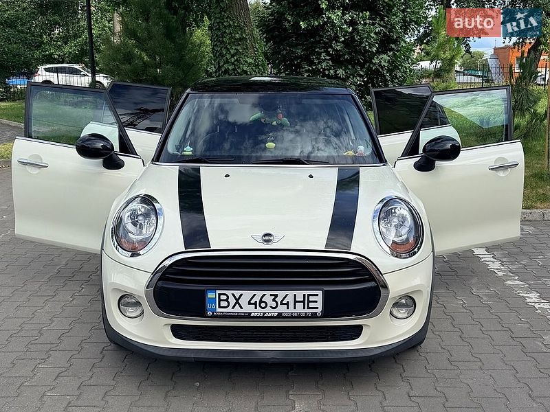 Хэтчбек MINI Cooper 2015 в Хмельницком