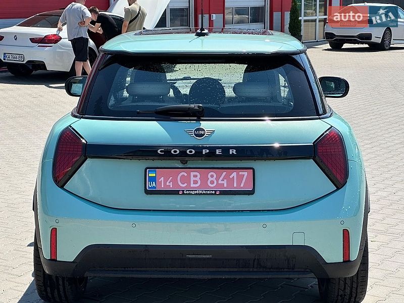Хэтчбек MINI Cooper 2024 в Киеве