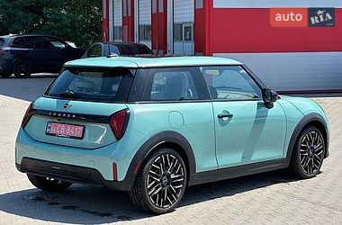 Хэтчбек MINI Cooper 2024 в Киеве