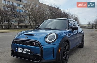 Хэтчбек MINI Cooper 2023 в Южноукраинске