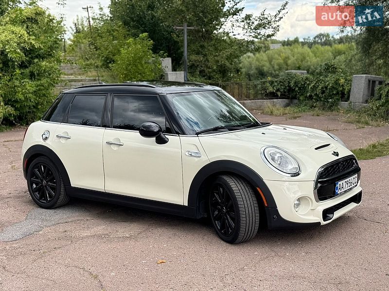 Хетчбек MINI Cooper 2016 в Чернігові фото Хетчбек MINI Cooper 2016 в Чернігові