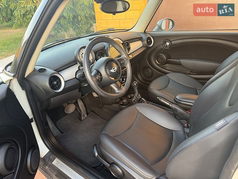 Хэтчбек MINI Cooper 2013 в Переяславе