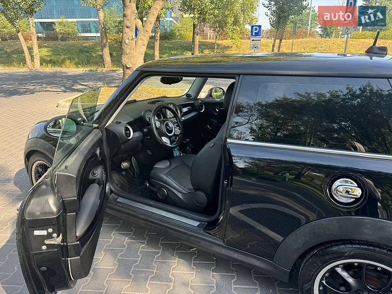 Хэтчбек MINI Cooper 2010 в Киеве