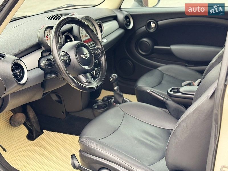 Хэтчбек MINI Cooper 2012 в Хмельницком