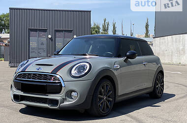 Хэтчбек MINI Hatch 2014 в Киеве