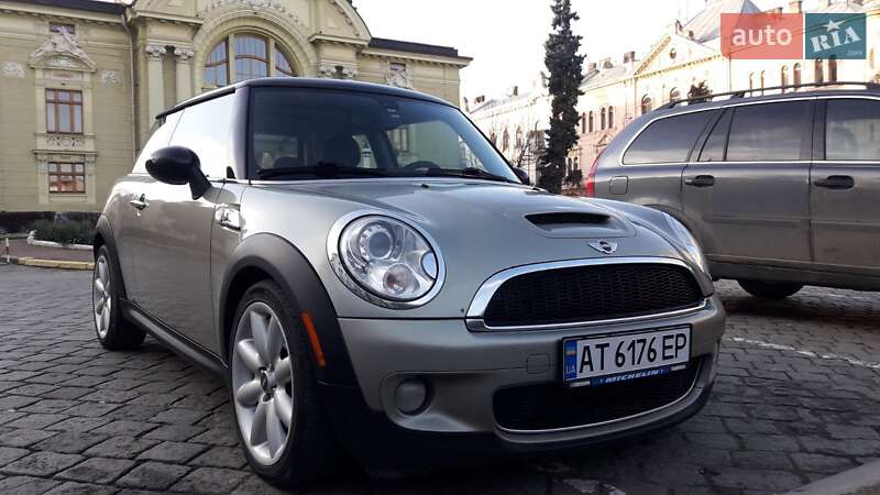 Седан MINI Hatch 2008 в Чернівцях