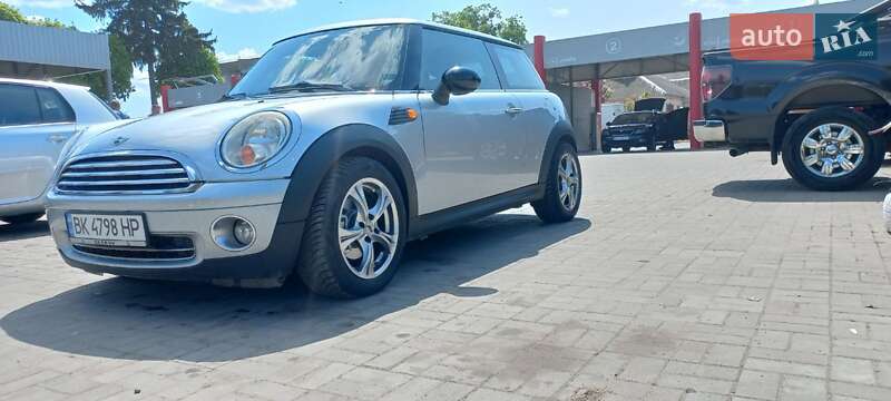 Хэтчбек MINI Hatch 2007 в Дубно