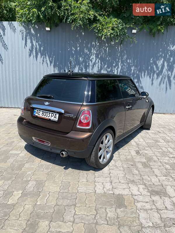 Седан MINI Hatch 2011 в Кам'янському