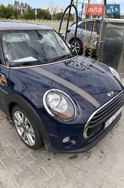 Седан MINI Hatch 2017 в Львове