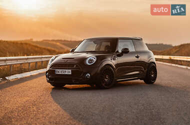 Хэтчбек MINI Hatch 2015 в Ровно