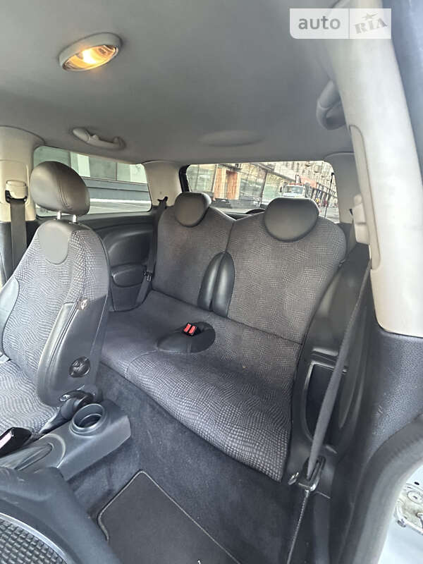 Хэтчбек MINI Hatch 2004 в Киеве