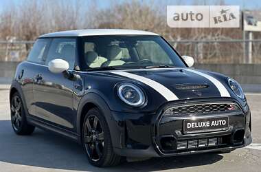 Хэтчбек MINI Hatch 2022 в Киеве