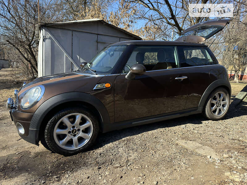 Хэтчбек MINI Hatch 2009 в Черновцах