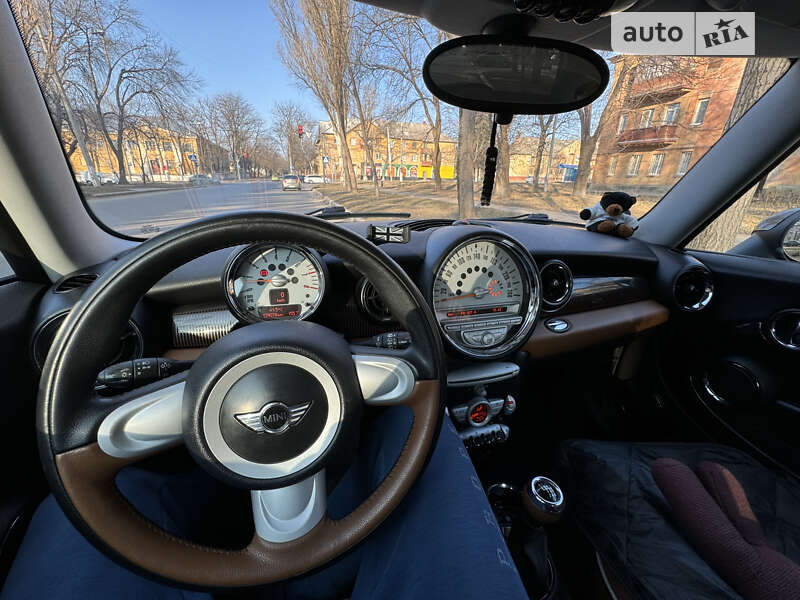 Хэтчбек MINI Hatch 2009 в Черновцах