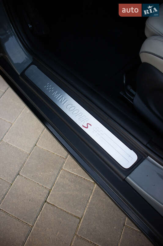 Хэтчбек MINI Hatch 2016 в Киеве
