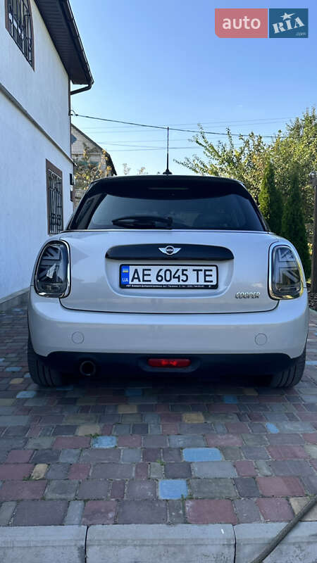 Хетчбек MINI Hatch 2016 в Кам'янському