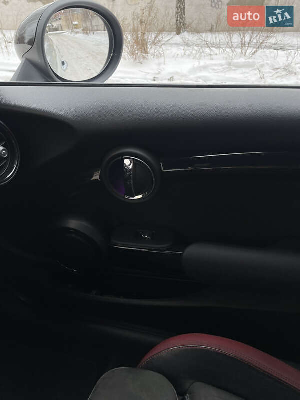 Хэтчбек MINI Hatch 2016 в Киеве